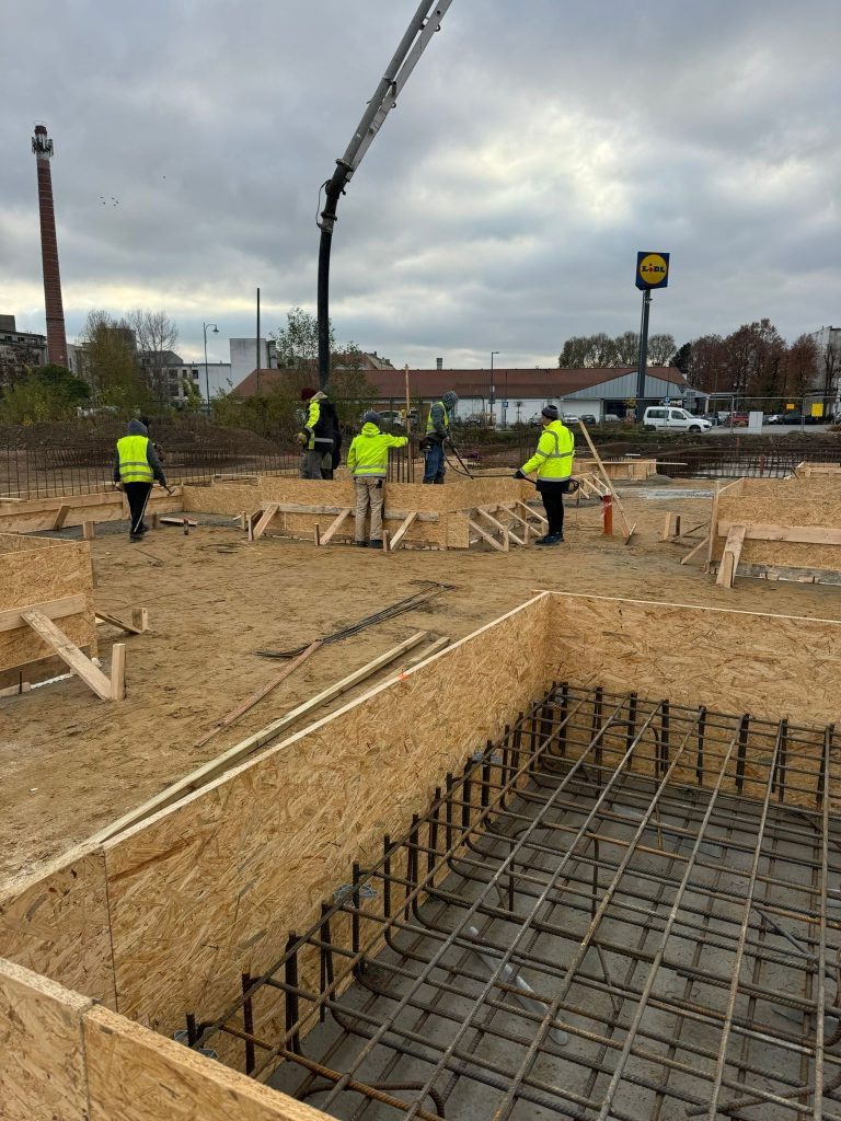 Zdjęcie z budowy - prace związane ze "stanem zerowym"