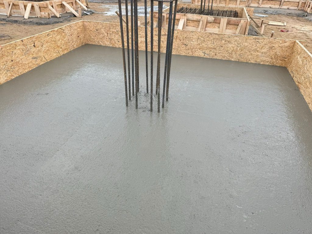 Zdjęcie z budowy - prace związane ze "stanem zerowym"