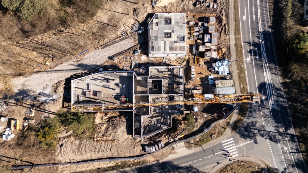 widok placu budowy z lotu ptaka