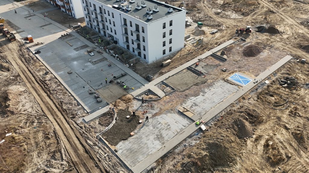 Zagospodarowanie terenu przy budynku D oraz E w Gwiazdowie, gmina Kostrzyn.