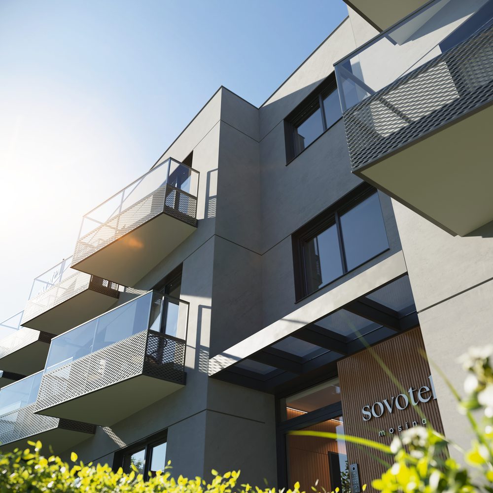 Nowoczesny projekt Sovotel Mosina od Sovo Development - widok zewnętrzny.
