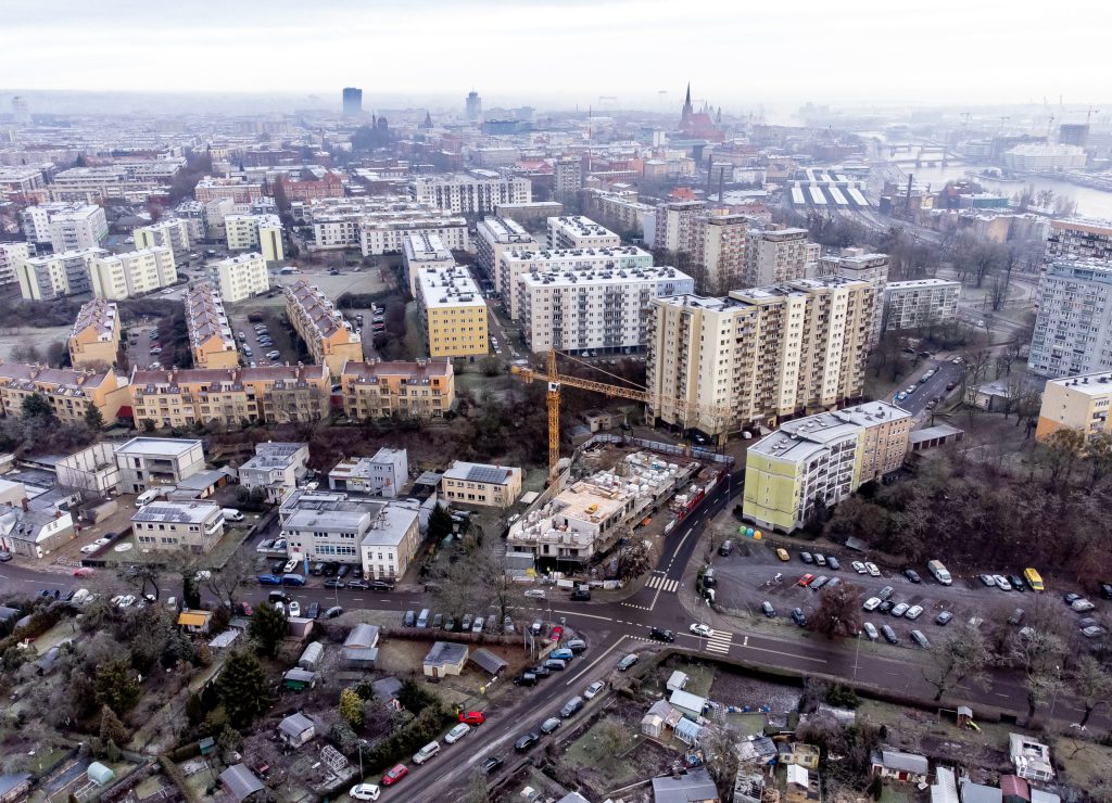 Budowa Dąbrowskiego 9 Szczecin – widok z drona na konstrukcję SOVO Development.