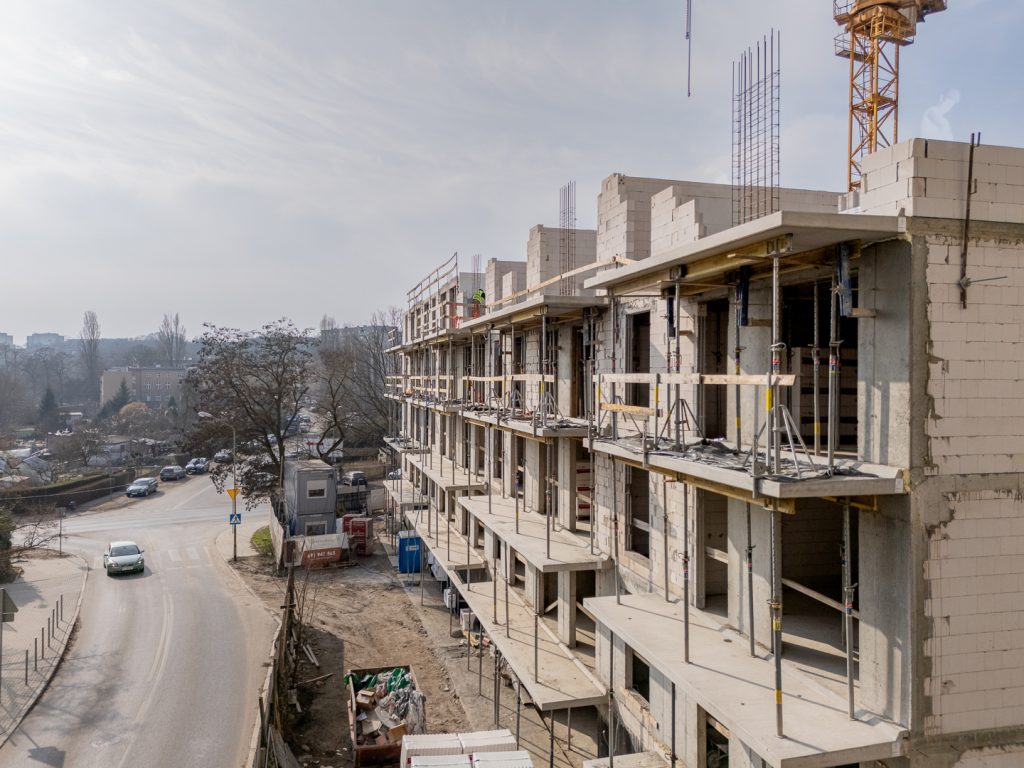 Budowa inwestycji Dąbrowskiego 9 w Szczecinie – postęp prac przy konstrukcji budynku wielorodzinnego SOVO Development